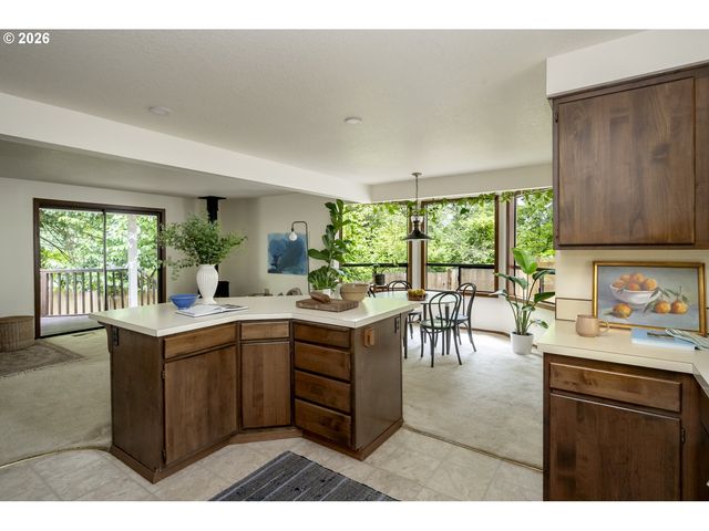 8740 Sw WASHINGTON Dr, Portland, OR 97223