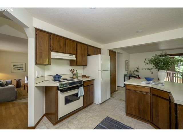 8740 Sw WASHINGTON Dr, Portland, OR 97223