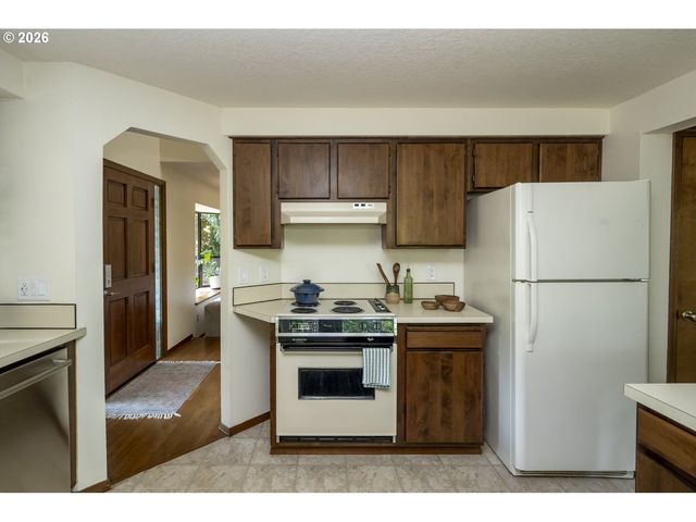 8740 Sw WASHINGTON Dr, Portland, OR 97223