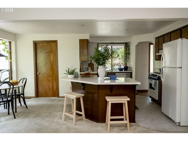 8740 Sw WASHINGTON Dr, Portland, OR 97223