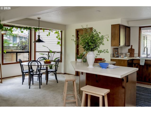 8740 Sw WASHINGTON Dr, Portland, OR 97223