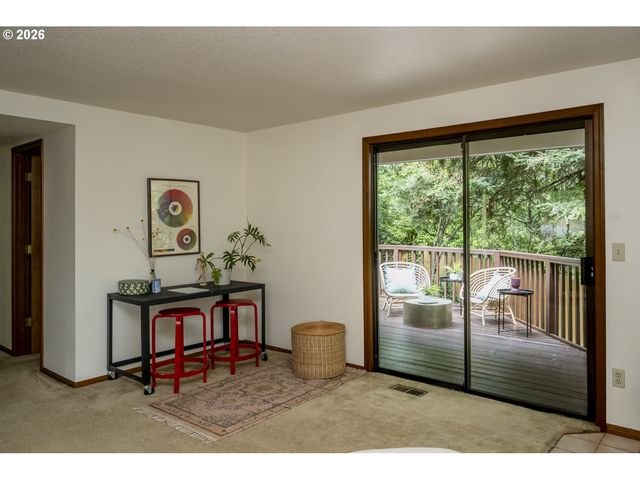 8740 Sw WASHINGTON Dr, Portland, OR 97223