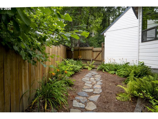 8740 Sw WASHINGTON Dr, Portland, OR 97223