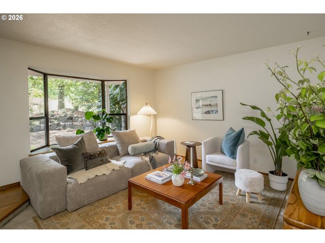 8740 Sw WASHINGTON Dr, Portland, OR 97223