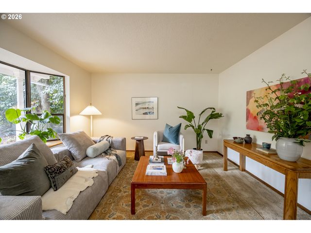 8740 Sw WASHINGTON Dr, Portland, OR 97223