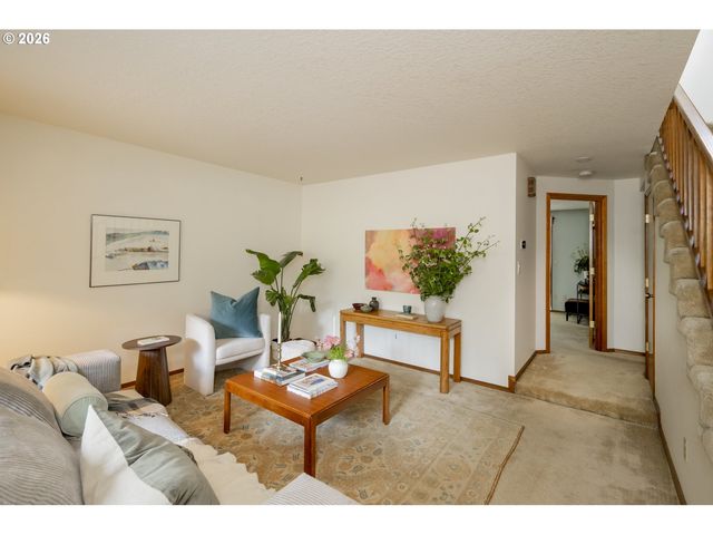 8740 Sw WASHINGTON Dr, Portland, OR 97223