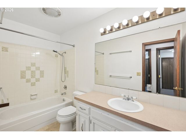 10206 Se 100TH Dr, Happy Valley, OR 97086