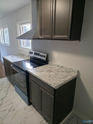 2105 La Salle Road NW, Huntsville, AL 35810