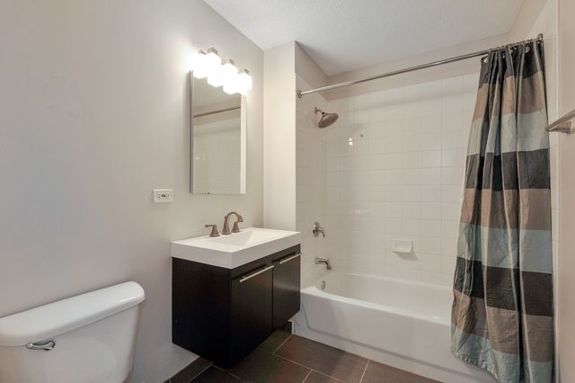 2 E Erie Street 1611, Chicago, IL 60611