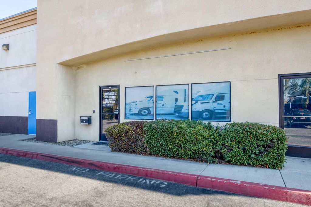 Image 1 of property listing at 90 E Magill Ave #105, Fresno, CA 93710