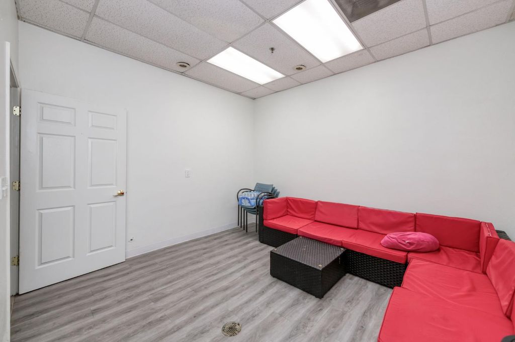 Image 17 of property listing at 90 E Magill Ave #105, Fresno, CA 93710