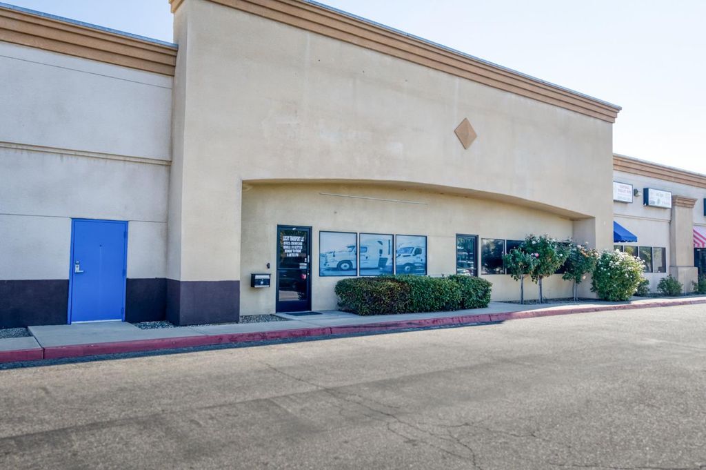 Image 22 of property listing at 90 E Magill Ave #105, Fresno, CA 93710