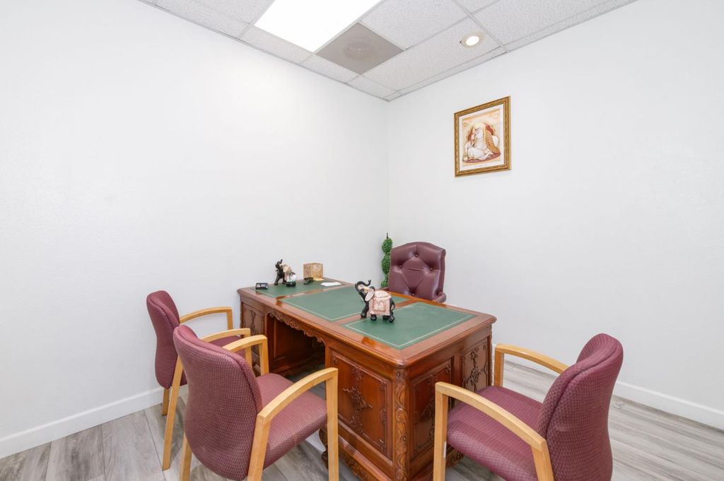 Image 6 of property listing at 90 E Magill Ave #105, Fresno, CA 93710