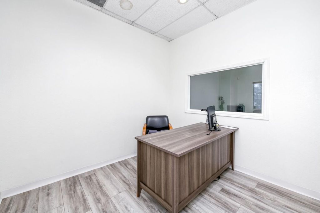 Image 7 of property listing at 90 E Magill Ave #105, Fresno, CA 93710