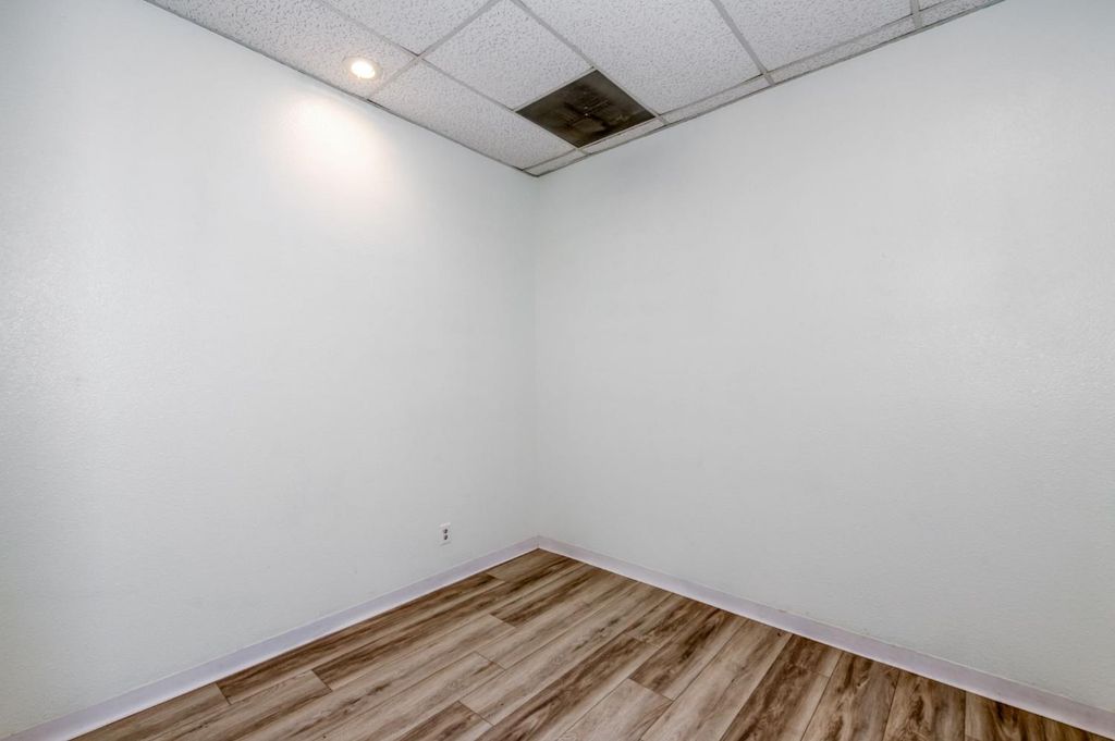 Image 8 of property listing at 90 E Magill Ave #105, Fresno, CA 93710