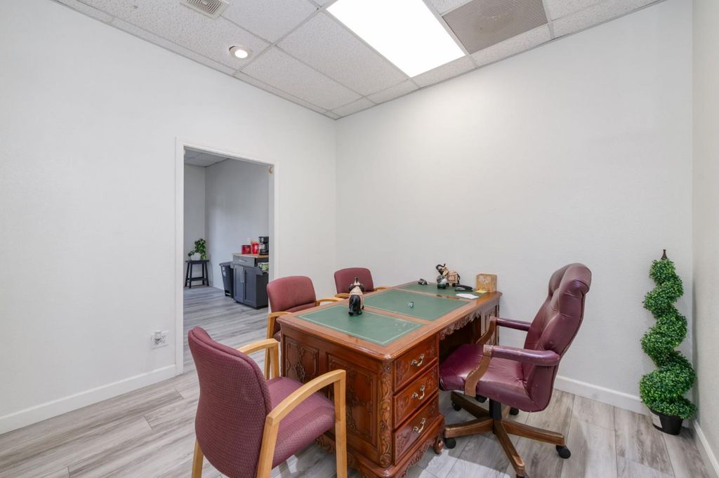 Image 9 of property listing at 90 E Magill Ave #105, Fresno, CA 93710
