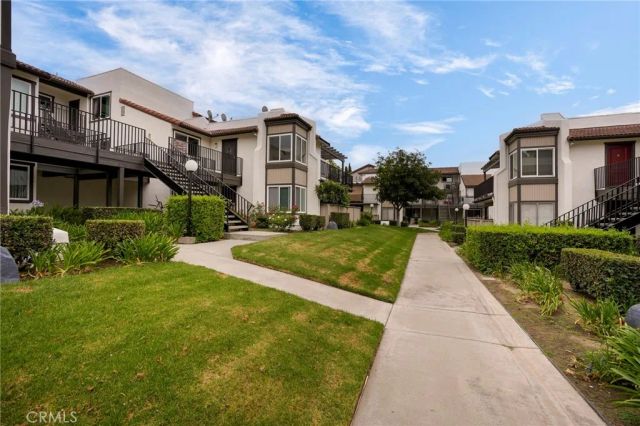 866 Cinnamon Lane 57, Duarte, CA 91010
