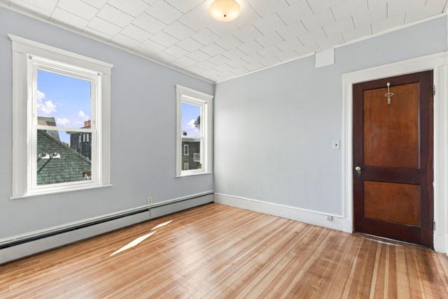 90 Sawyer Ave 3, Boston, MA 02125