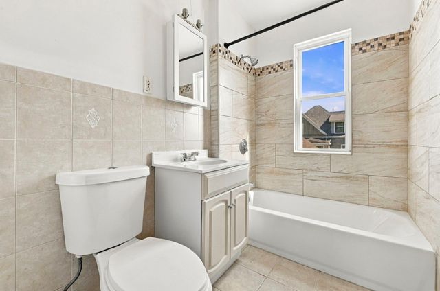 90 Sawyer Ave 3, Boston, MA 02125