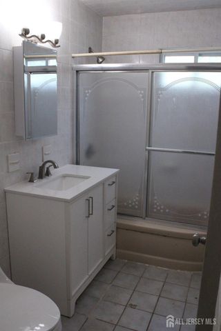 108 bond Street, Iselin, NJ 08830