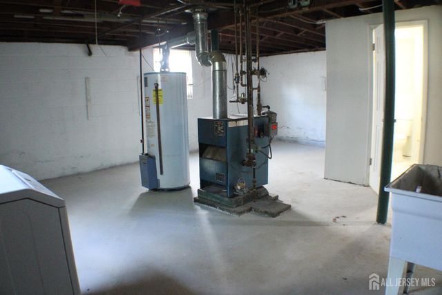 108 bond Street, Iselin, NJ 08830