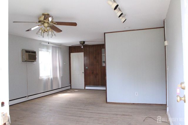 108 bond Street, Iselin, NJ 08830