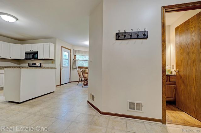 5370 Greenview Drive, Independence Charter Township, MI 48348