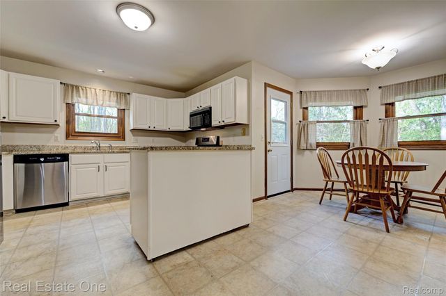 5370 Greenview Drive, Independence Charter Township, MI 48348
