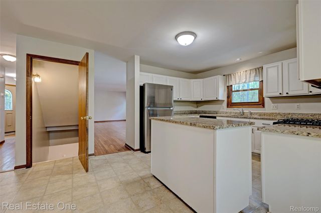 5370 Greenview Drive, Independence Charter Township, MI 48348