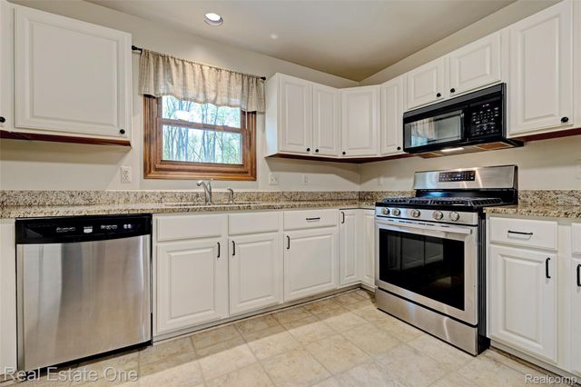 5370 Greenview Drive, Independence Charter Township, MI 48348
