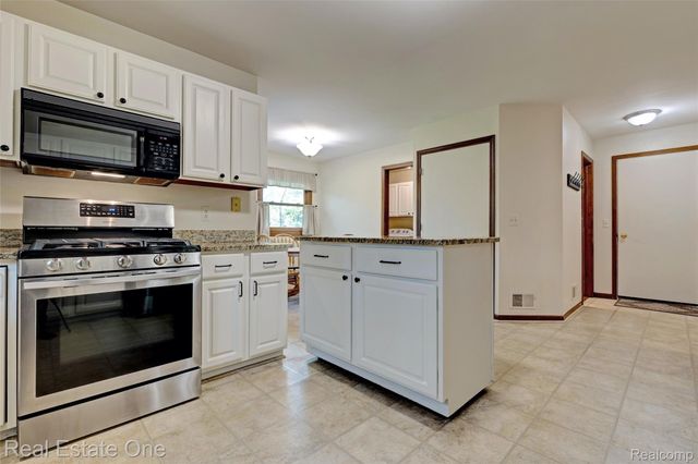 5370 Greenview Drive, Independence Charter Township, MI 48348