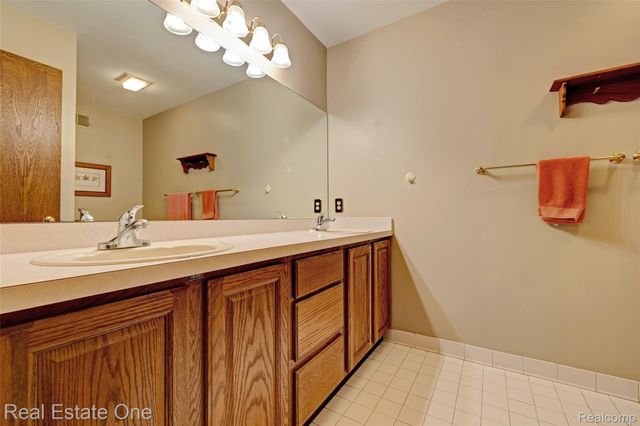 5370 Greenview Drive, Independence Charter Township, MI 48348