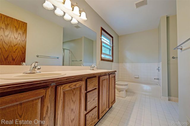 5370 Greenview Drive, Independence Charter Township, MI 48348