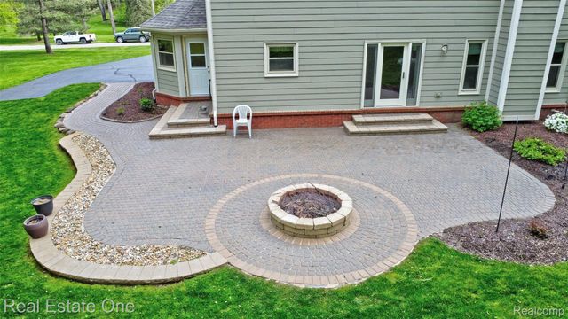 5370 Greenview Drive, Independence Charter Township, MI 48348