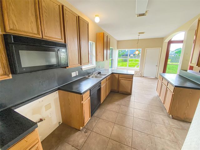 1815 Teal Run Place Drive, Fresno, TX 77545