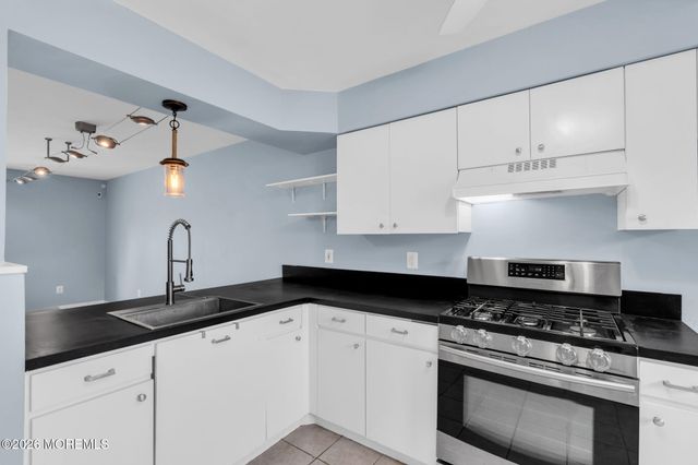 9 Gull Way, Keyport, NJ 07735