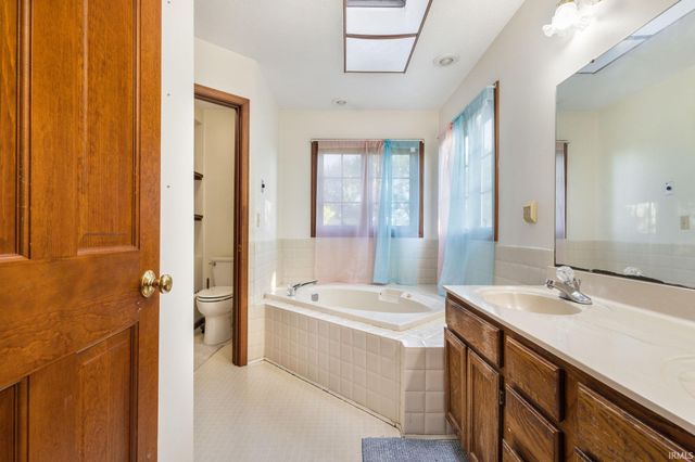13741 Creston Hills Drive, Mishawaka, IN 46544