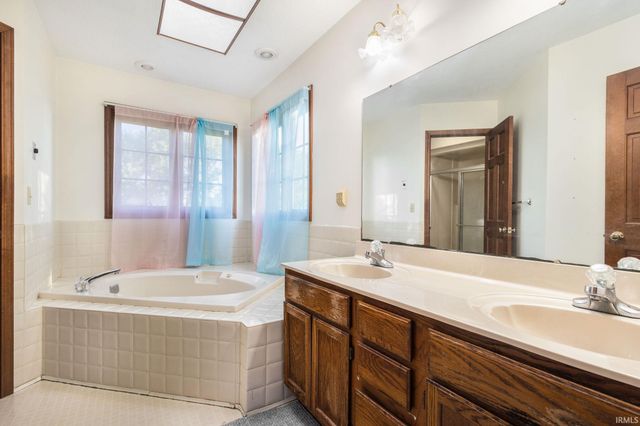 13741 Creston Hills Drive, Mishawaka, IN 46544