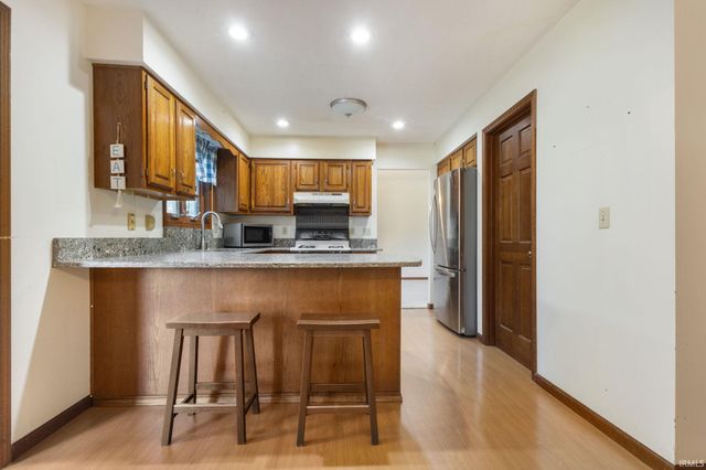 13741 Creston Hills Drive, Mishawaka, IN 46544