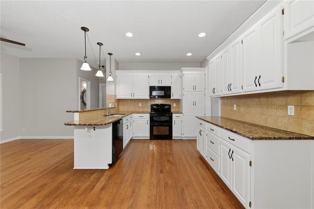 16522 W 81st Street, Lenexa, KS 66219