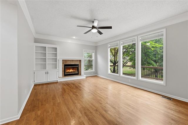 16522 W 81st Street, Lenexa, KS 66219