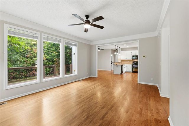 16522 W 81st Street, Lenexa, KS 66219