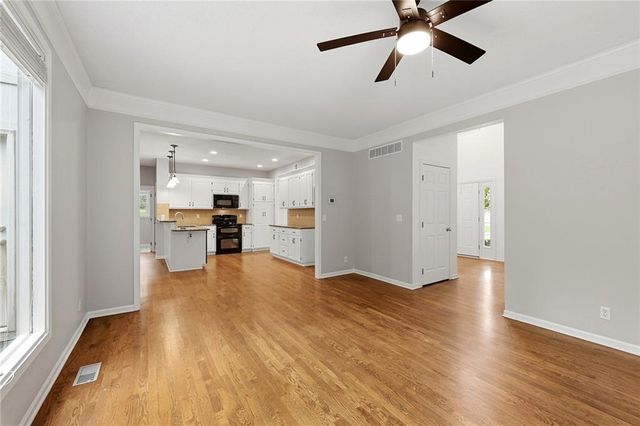 16522 W 81st Street, Lenexa, KS 66219