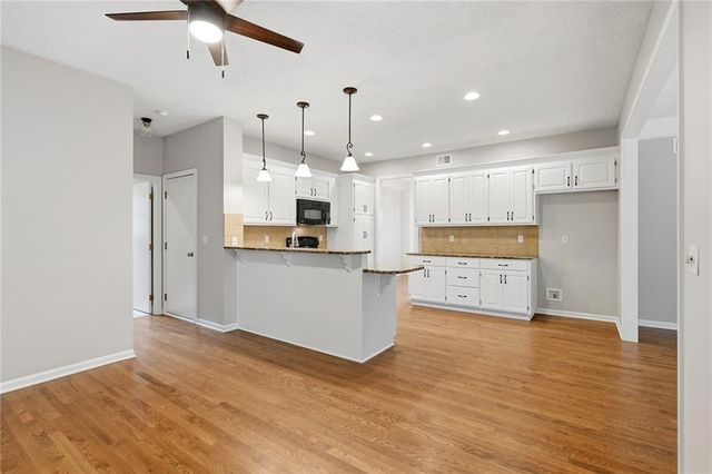 16522 W 81st Street, Lenexa, KS 66219