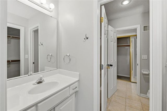 16522 W 81st Street, Lenexa, KS 66219