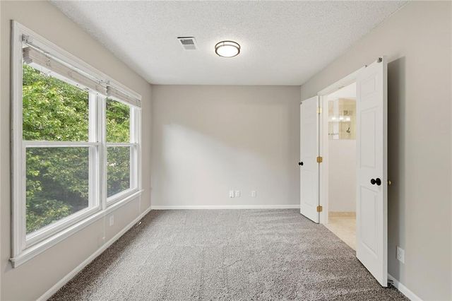16522 W 81st Street, Lenexa, KS 66219