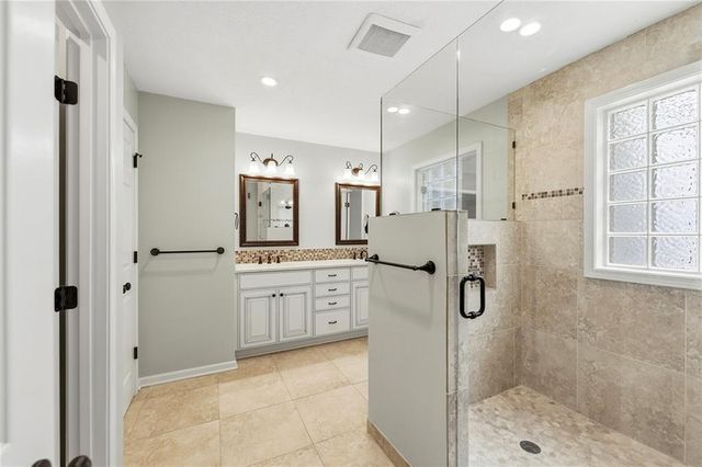 16522 W 81st Street, Lenexa, KS 66219