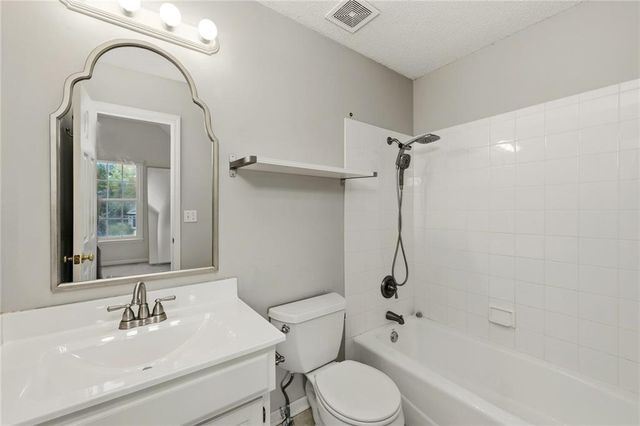 16522 W 81st Street, Lenexa, KS 66219