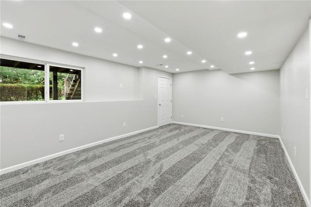 16522 W 81st Street, Lenexa, KS 66219