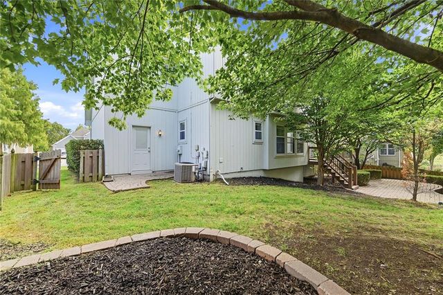 16522 W 81st Street, Lenexa, KS 66219